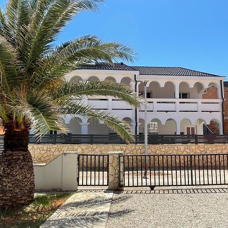 Apartmenthouse Ines Vir Exterior photo