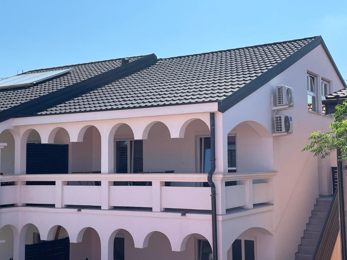 Apartmenthouse Ines Vir Exterior photo