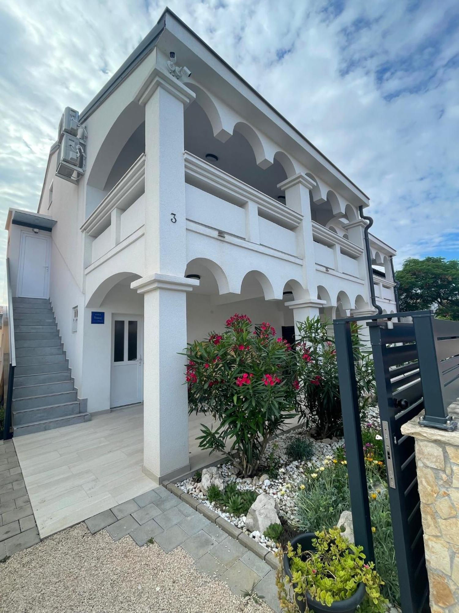 Apartmenthouse Ines Vir Exterior photo
