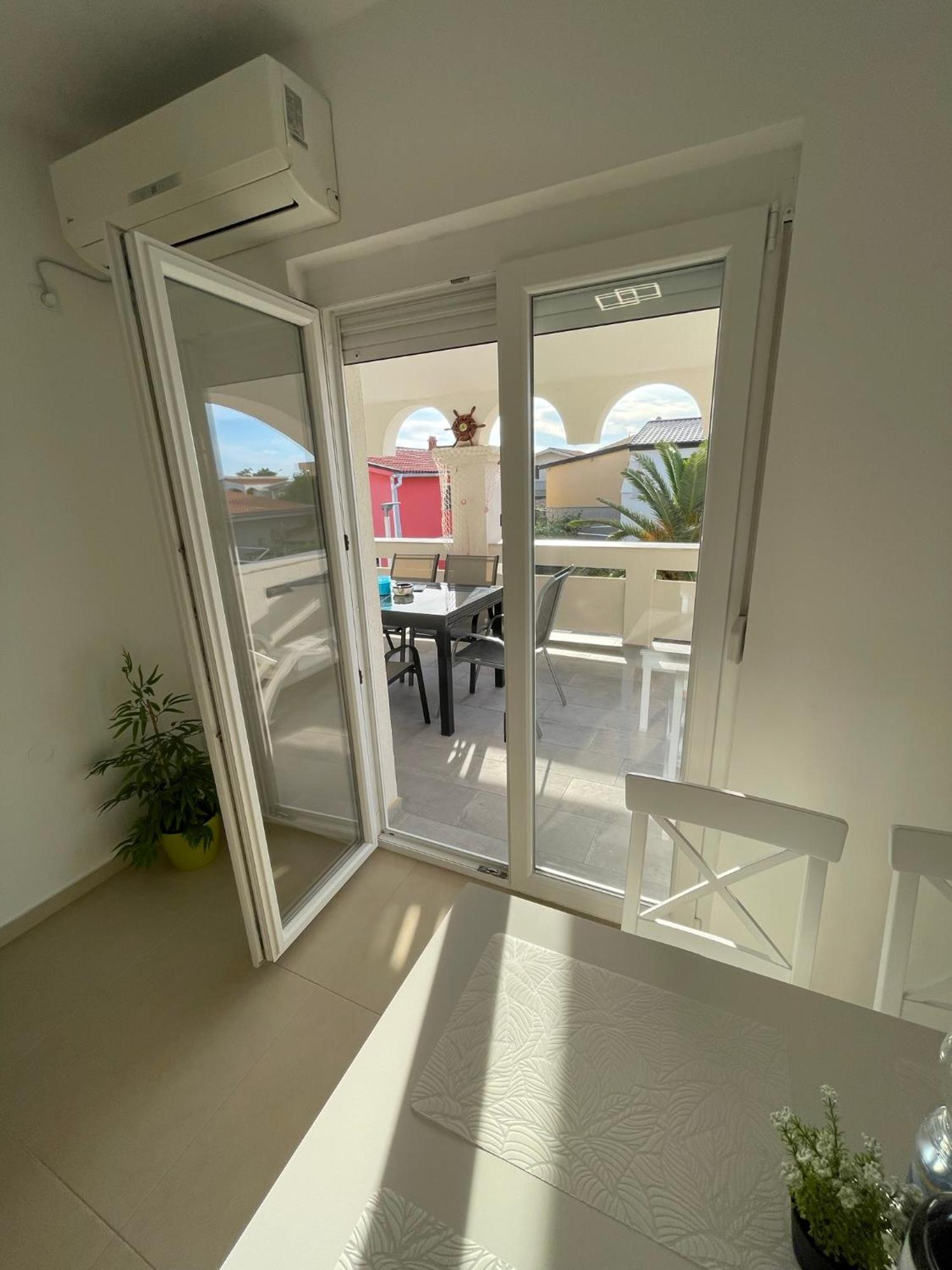 Apartmenthouse Ines Vir Exterior photo