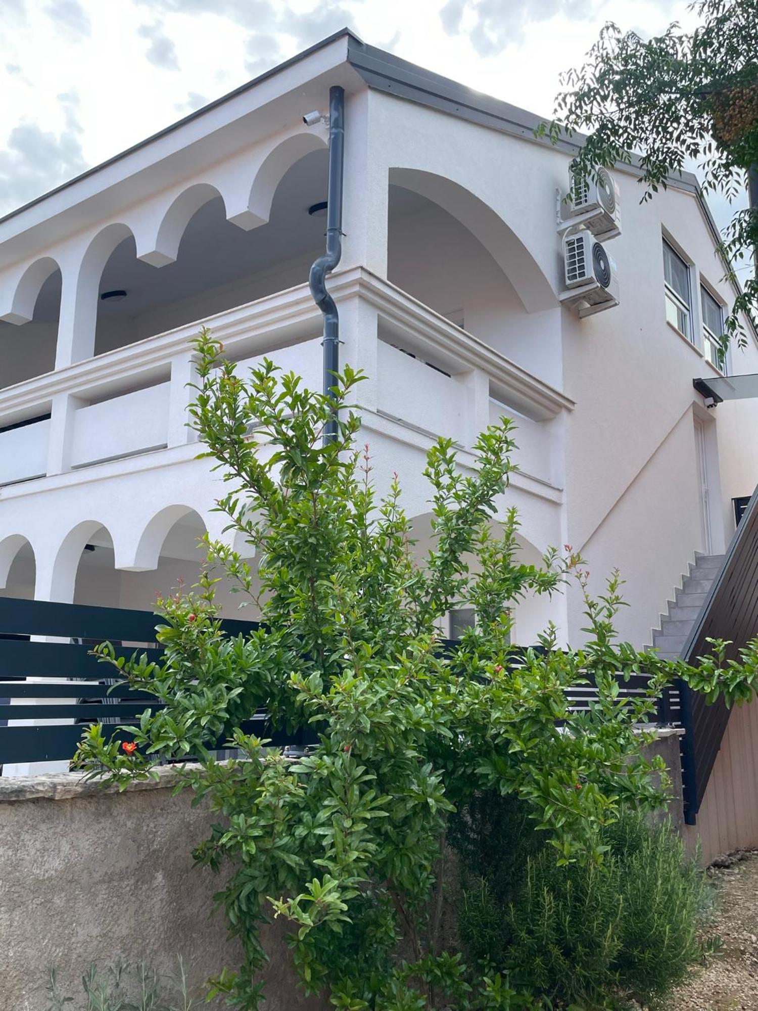 Apartmenthouse Ines Vir Exterior photo